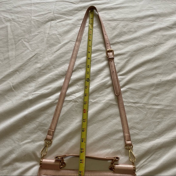 Badgley Mischka Pink Champagne Beauty Hand Crossbody Purse - Picture 4 of 9